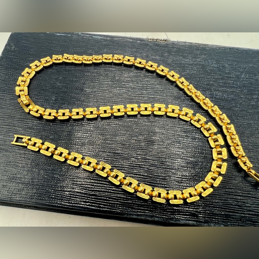 Vintage gold tone mesh link 16” chain necklace - Picture 4 of 6